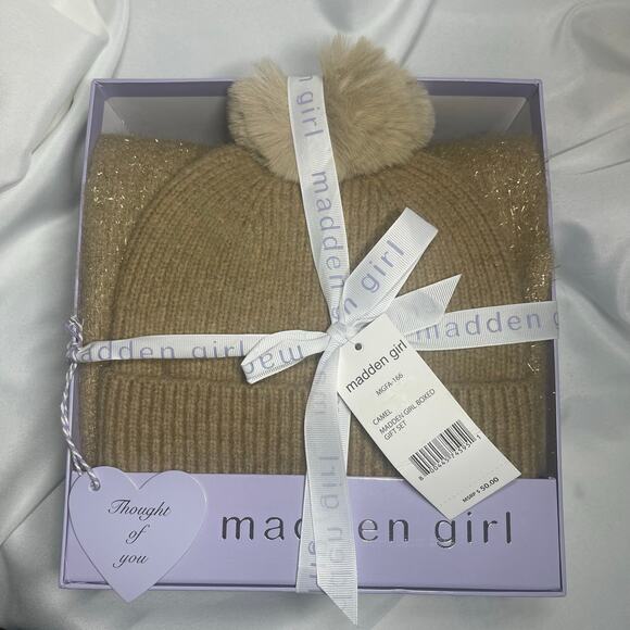 Madden Girl Boxed Gift Set in Camel beanie and scarf - Picture 1 of 5